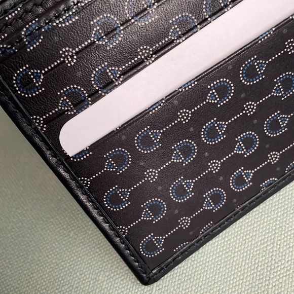 Authentic Gucci Bi-Fold Leather Wallet - Picture 6 of 11